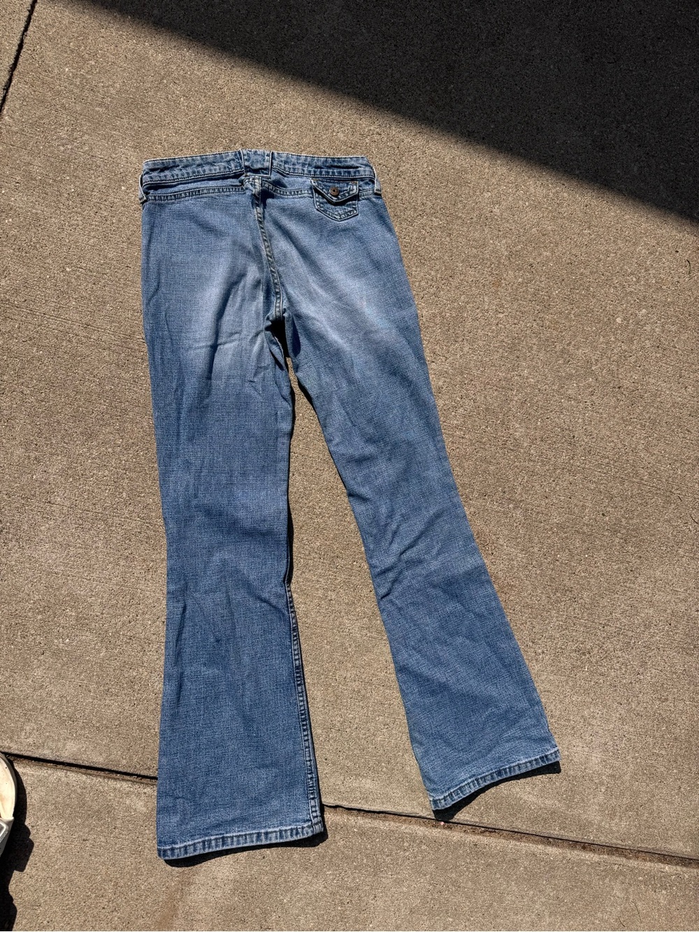lei Women's Flare Jeans in Medium Blue Wash - Picture 5 of 9